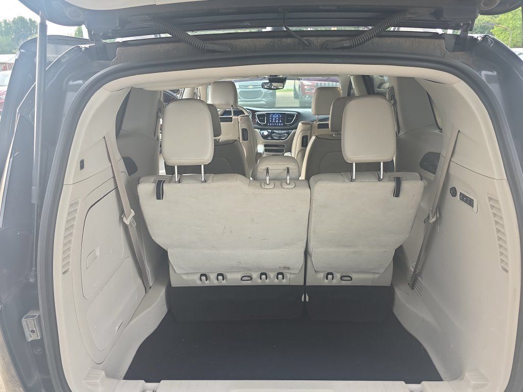 Used 2020 Chrysler Pacifica Limited w/ Advanced Safetytec Group FWD image 13