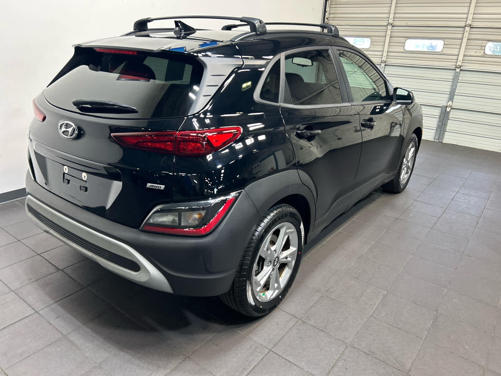 Used 2023 Hyundai Kona SEL AWD/4WD image 3