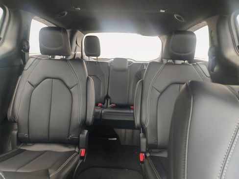 New 2027 Chrysler Pacifica Select FWD image 13