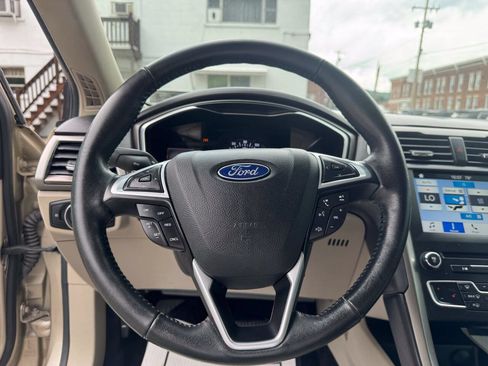 Used 2017 Ford Fusion SE w/ Fusion SE Technology Package AWD/4WD image 14