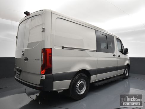 Used 2022 Mercedes-Benz Sprinter 2500 image 42