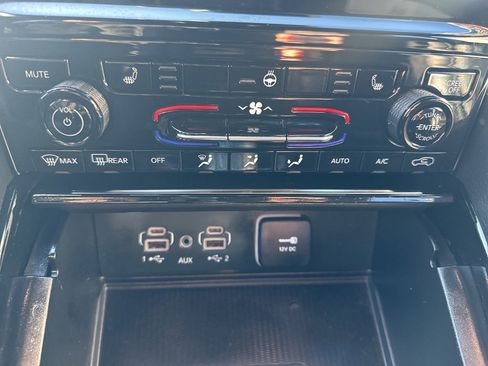 Used 2023 Jeep Grand Cherokee L Laredo image 19