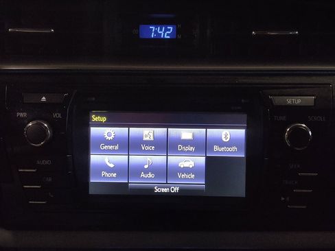 Used 2015 Toyota Corolla LE FWD image 25