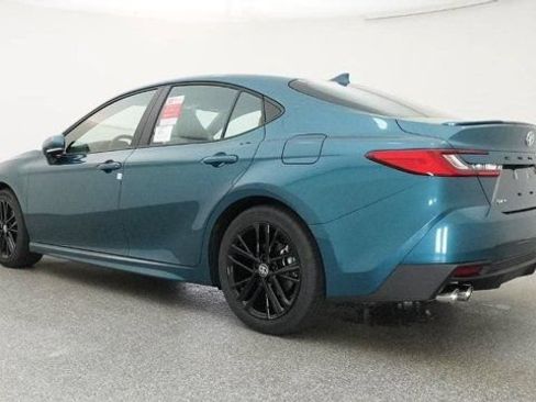 New 2026 Toyota Camry Hybrid FWD image 20