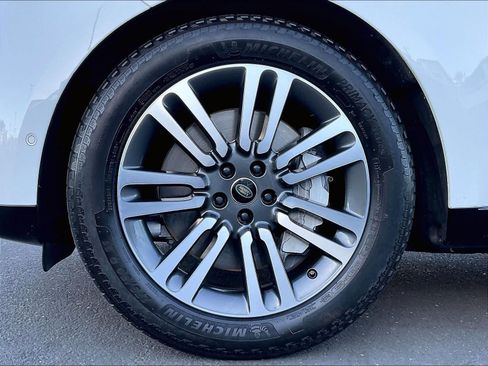 Used 2023 Land Rover Range Rover Long Wheelbase SE AWD/4WD image 12