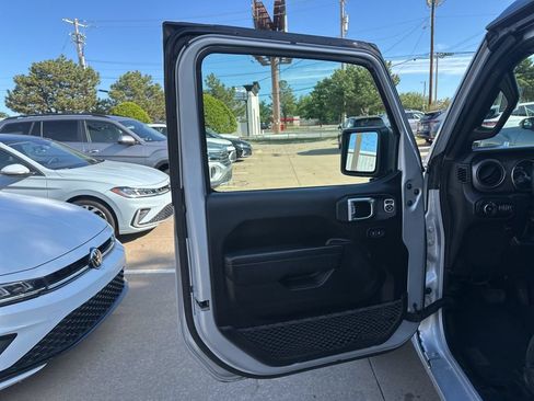 Used 2022 Jeep Wrangler Unlimited Sport AWD/4WD image 11
