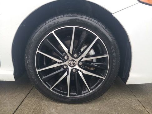 Used 2024 Toyota Camry SE image 9