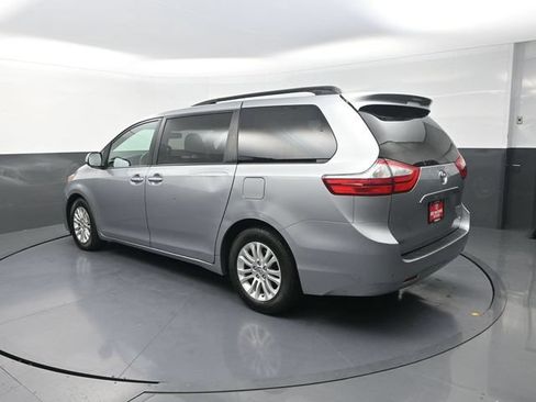 Used 2016 Toyota Sienna XLE FWD image 6