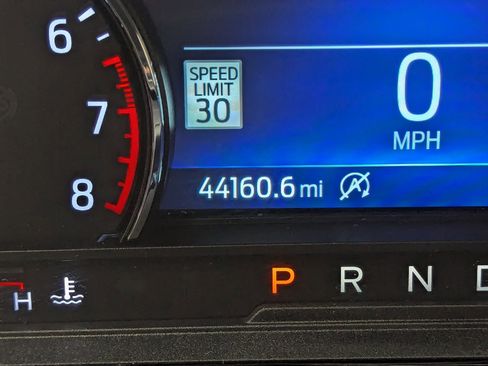 Used 2020 Ford Explorer XLT w/ Equipment Group 202A image 16