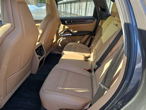 Used 2021 Porsche Cayenne Turbo image 31