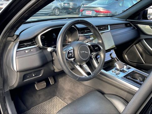 Used 2022 Jaguar XF SE image 15