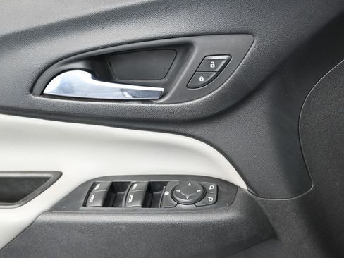 Used 2020 Chevrolet Equinox LS image 11