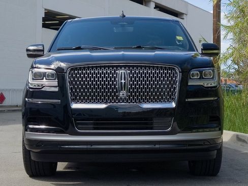 Used 2023 Lincoln Navigator Reserve image 4