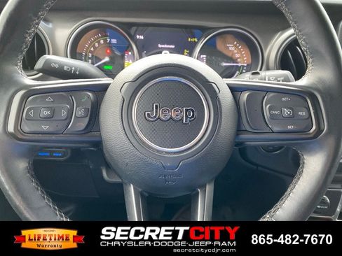 Used 2023 Jeep Wrangler Unlimited w/ Sun & Screen Package AWD/4WD image 18