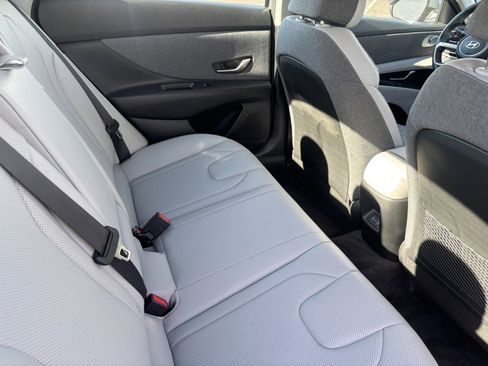 Used 2024 Hyundai Elantra Limited image 16