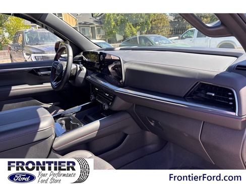 Used 2025 Chevrolet Suburban RST w/ RST Capability Package AWD/4WD image 18
