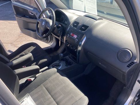 Used 2011 Suzuki SX4 Sport SE FWD image 22