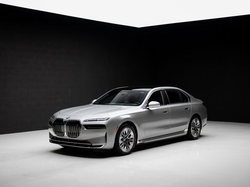 Used 2023 BMW i7 xDrive60 image 4