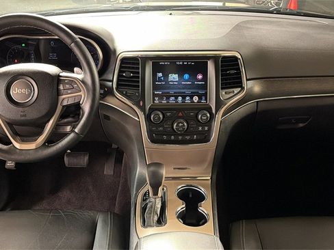 Used 2017 Jeep Grand Cherokee Limited image 17