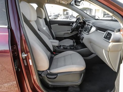 Used 2017 Kia Sorento LX w/ LX Convenience Package image 39