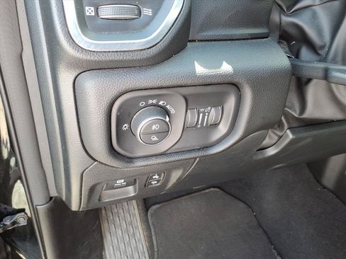 Used 2025 RAM 1500 Laramie AWD/4WD image 28