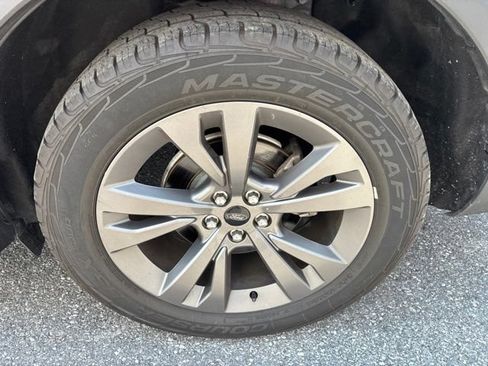 Used 2021 Ford Explorer XLT w/ Equipment Group 202A AWD/4WD image 19