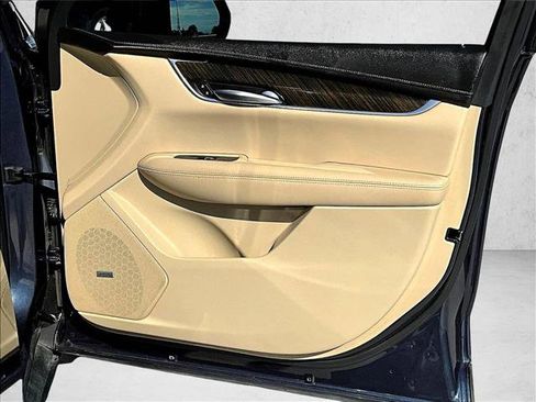 Used 2018 Cadillac XT5 FWD image 19