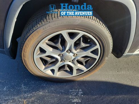 Used 2019 Jeep Grand Cherokee Limited AWD/4WD image 4