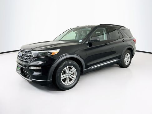 Used 2023 Ford Explorer XLT w/ Equipment Group 202A RWD image 3