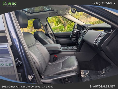 Used 2017 Land Rover Discovery SE AWD/4WD image 18