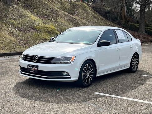 Used 2016 Volkswagen Jetta Sport image 27