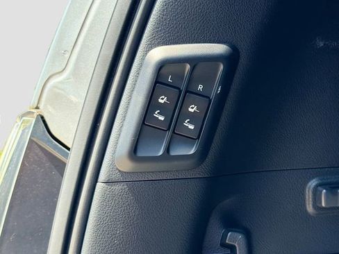 Used 2023 Lexus GX 460 Premium w/ Accessory Package AWD/4WD image 13