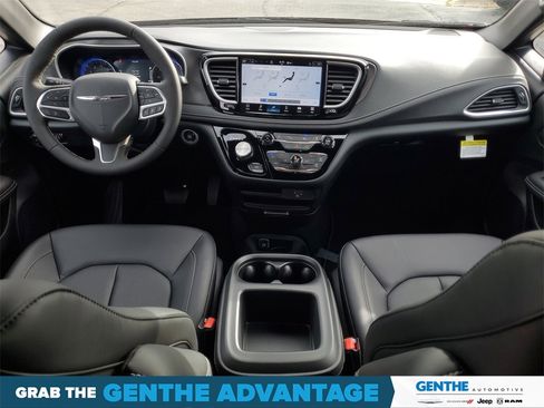 New 2026 Chrysler Pacifica Select image 26