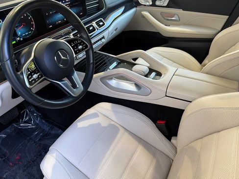 Used 2023 Mercedes-Benz GLS 450 4MATIC image 11