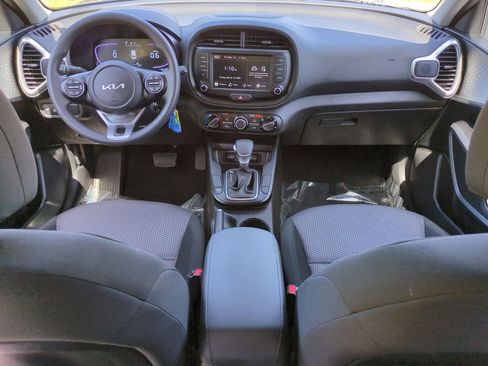 Certified 2025 Kia Soul LX image 15
