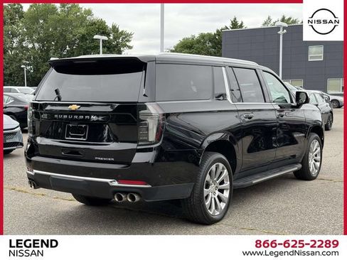 Used 2025 Chevrolet Suburban Premier AWD/4WD image 5