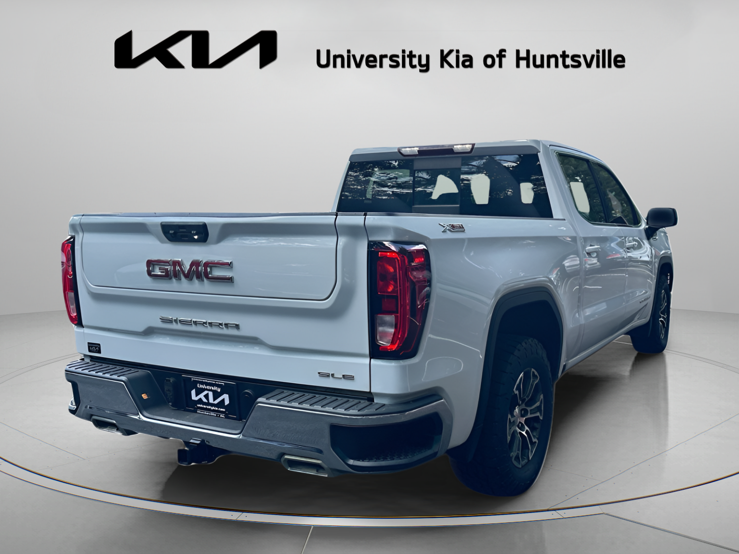 Used 2024 GMC Sierra 1500 SLE w/ Preferred Package AWD/4WD image 8