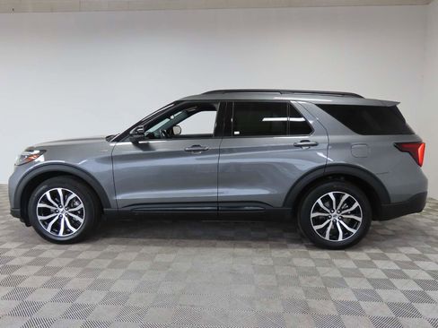 Used 2025 Ford Explorer ST-Line RWD image 5