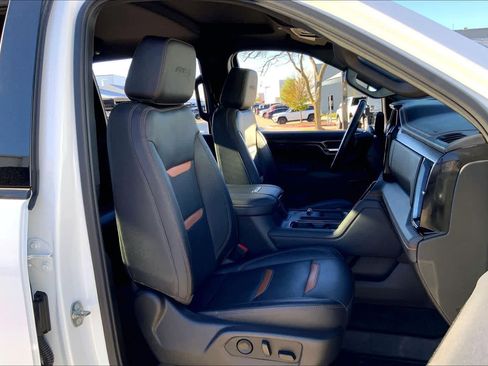 Used 2024 GMC Sierra 2500 AT4 w/ Technology Package image 8