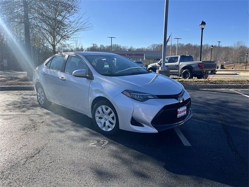 Used 2018 Toyota Corolla LE w/ Carpet Mat Package (TMS) image 2