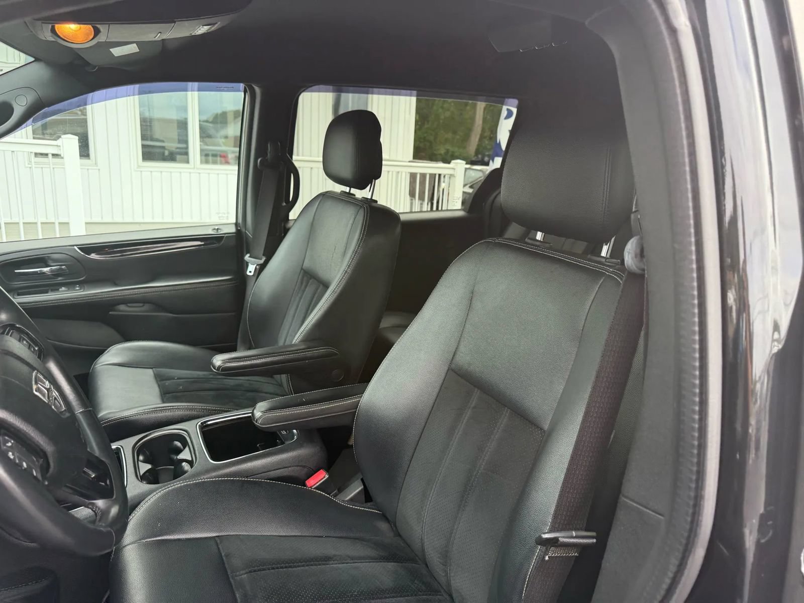 Used 2014 Dodge Grand Caravan SXT FWD image 15
