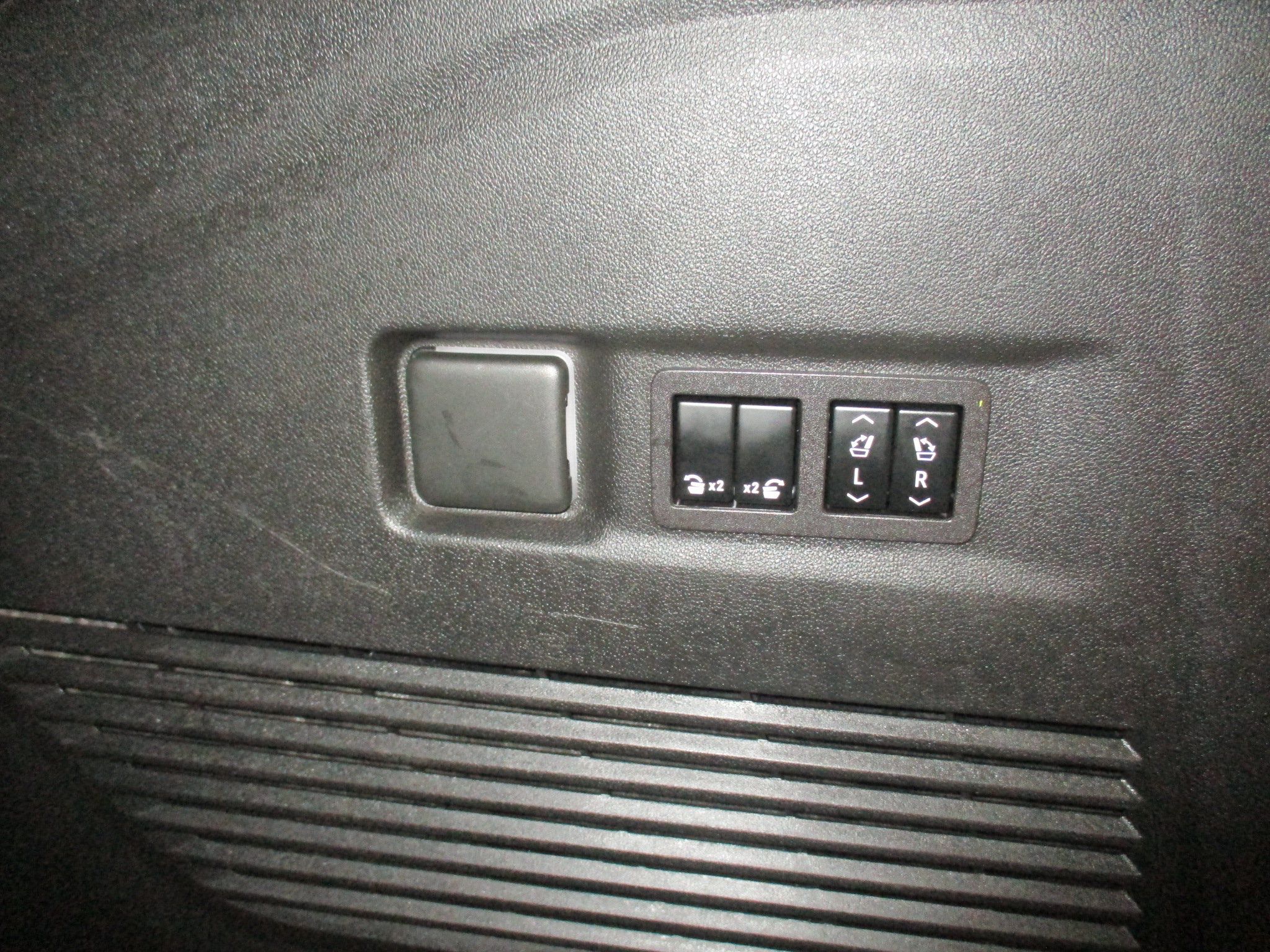 Certified 2023 GMC Yukon XL Denali AWD/4WD image 13