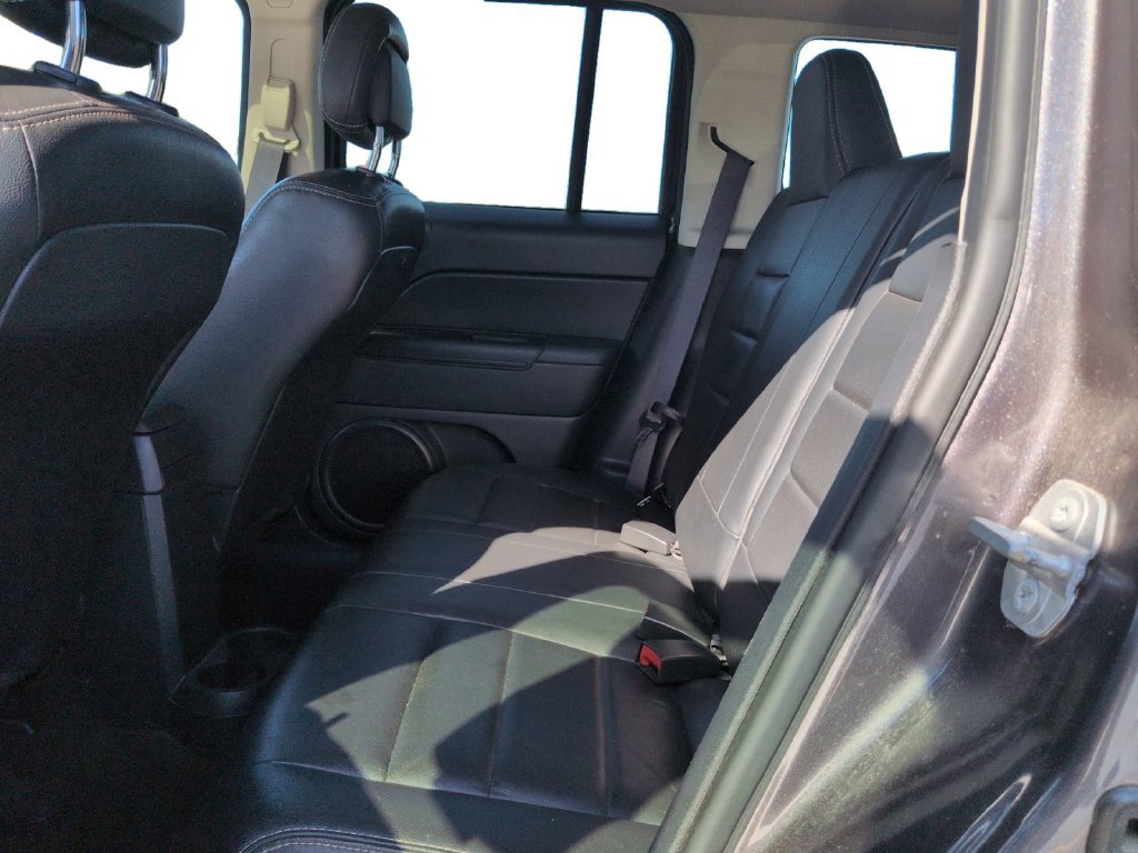 Used 2016 Jeep Patriot High Altitude AWD/4WD image 23