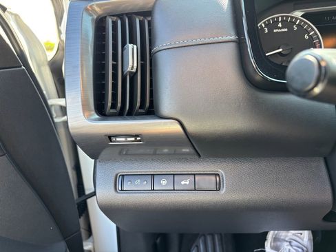 Used 2024 Nissan Pathfinder SL w/ SL Premium Package image 17