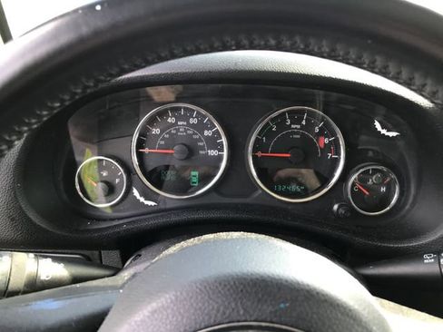 Used 2016 Jeep Wrangler Unlimited Rubicon w/ Connectivity Group image 9