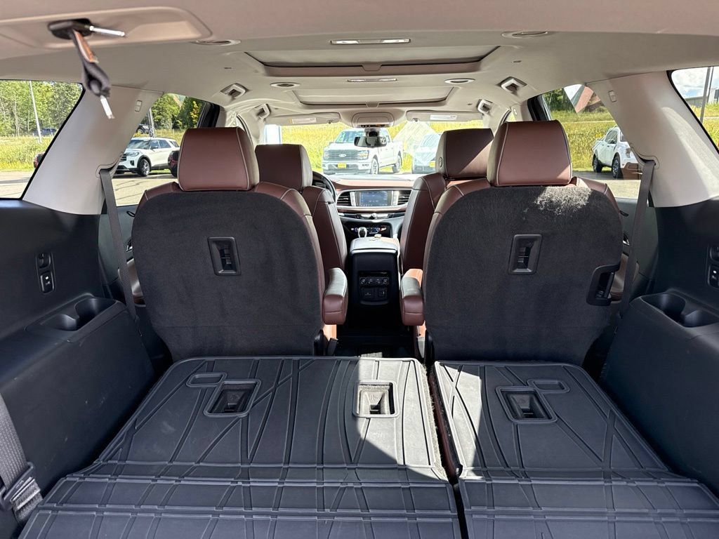 Used 2020 Buick Enclave Avenir w/ Avenir Technology Package AWD/4WD image 6