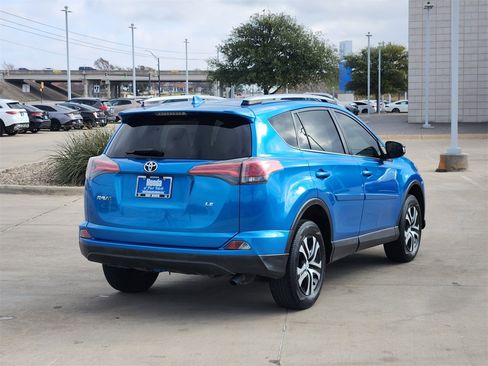 Used 2017 Toyota RAV4 LE image 5