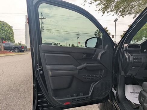 Certified 2025 Toyota Tacoma SR5 AWD/4WD image 11