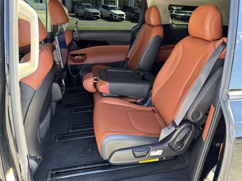 Used 2022 Kia Carnival SX image 10