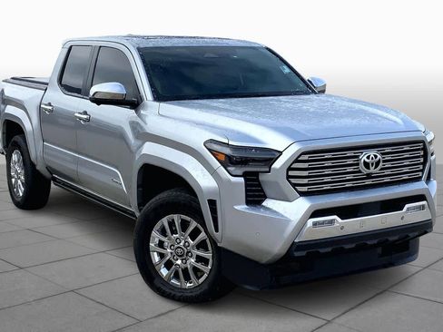 Used 2025 Toyota Tacoma Limited image 2